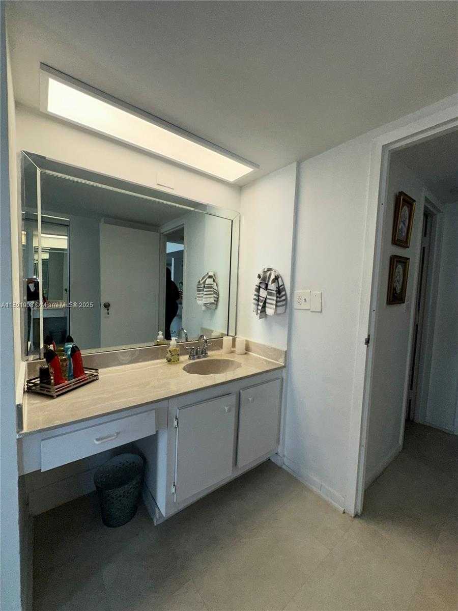 Small Image of 3675 NORTH COUNTRY CLUB DR #1809, Aventura Number 13