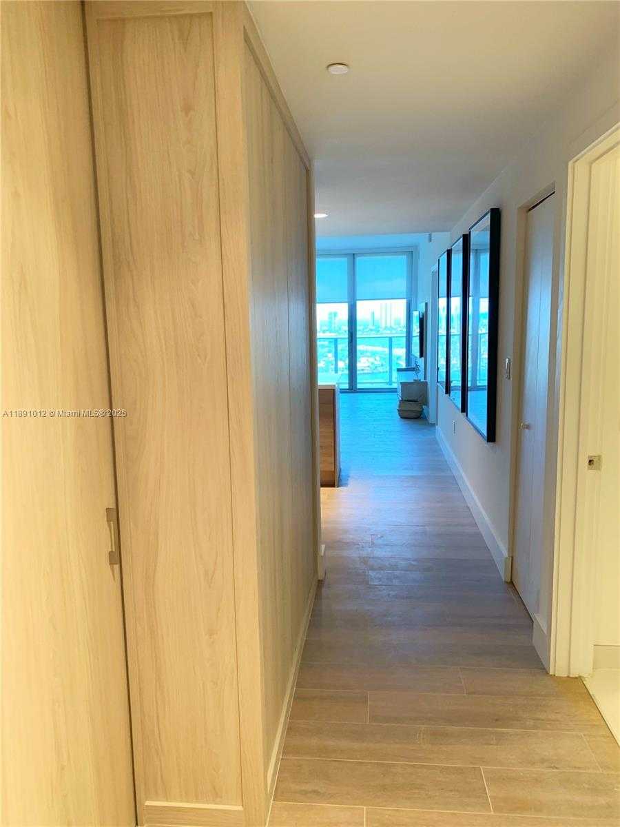 Small Image of 16385 BISCAYNE BLVD #2420, North Miami Beach Number 13