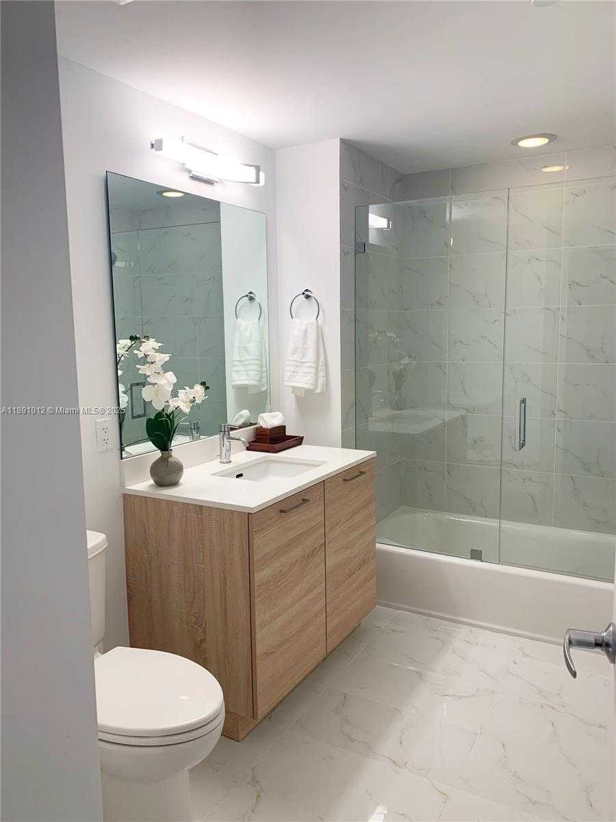 Small Image of 16385 BISCAYNE BLVD #2420, North Miami Beach Number 14