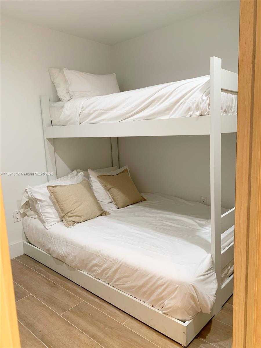 Small Image of 16385 BISCAYNE BLVD #2420, North Miami Beach Number 15