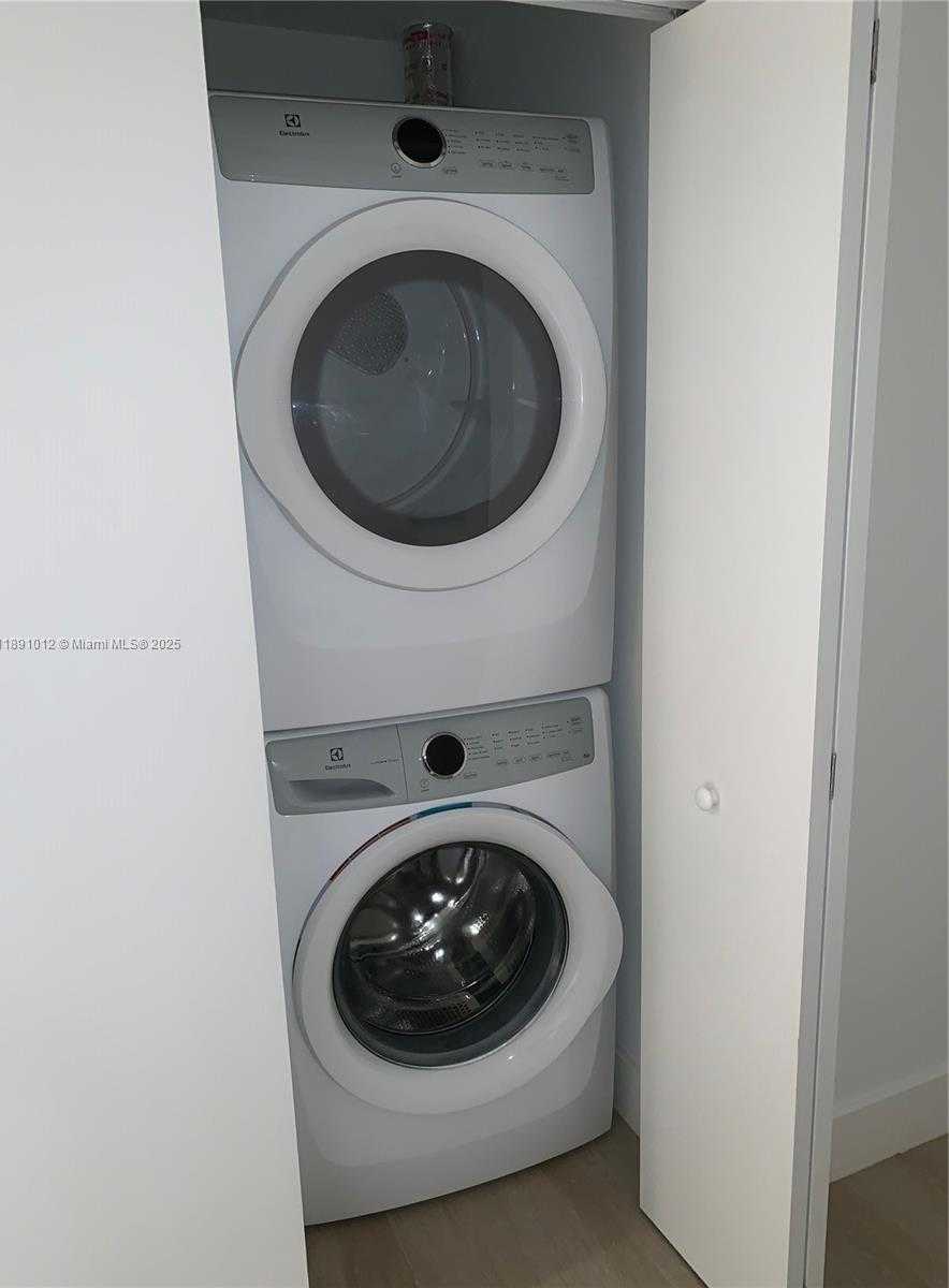 Small Image of 16385 BISCAYNE BLVD #2420, North Miami Beach Number 18