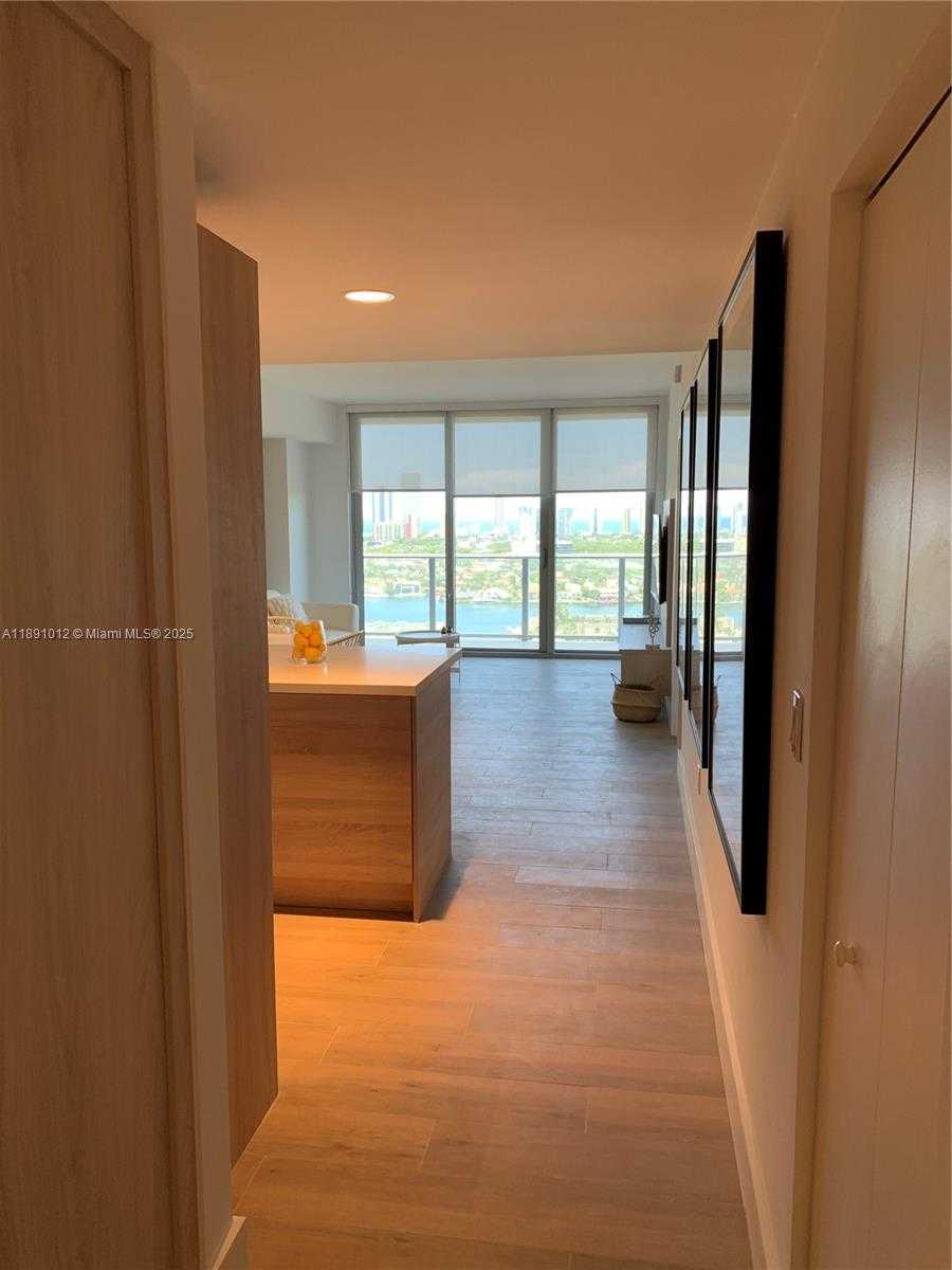 Small Image of 16385 BISCAYNE BLVD #2420, North Miami Beach Number 19