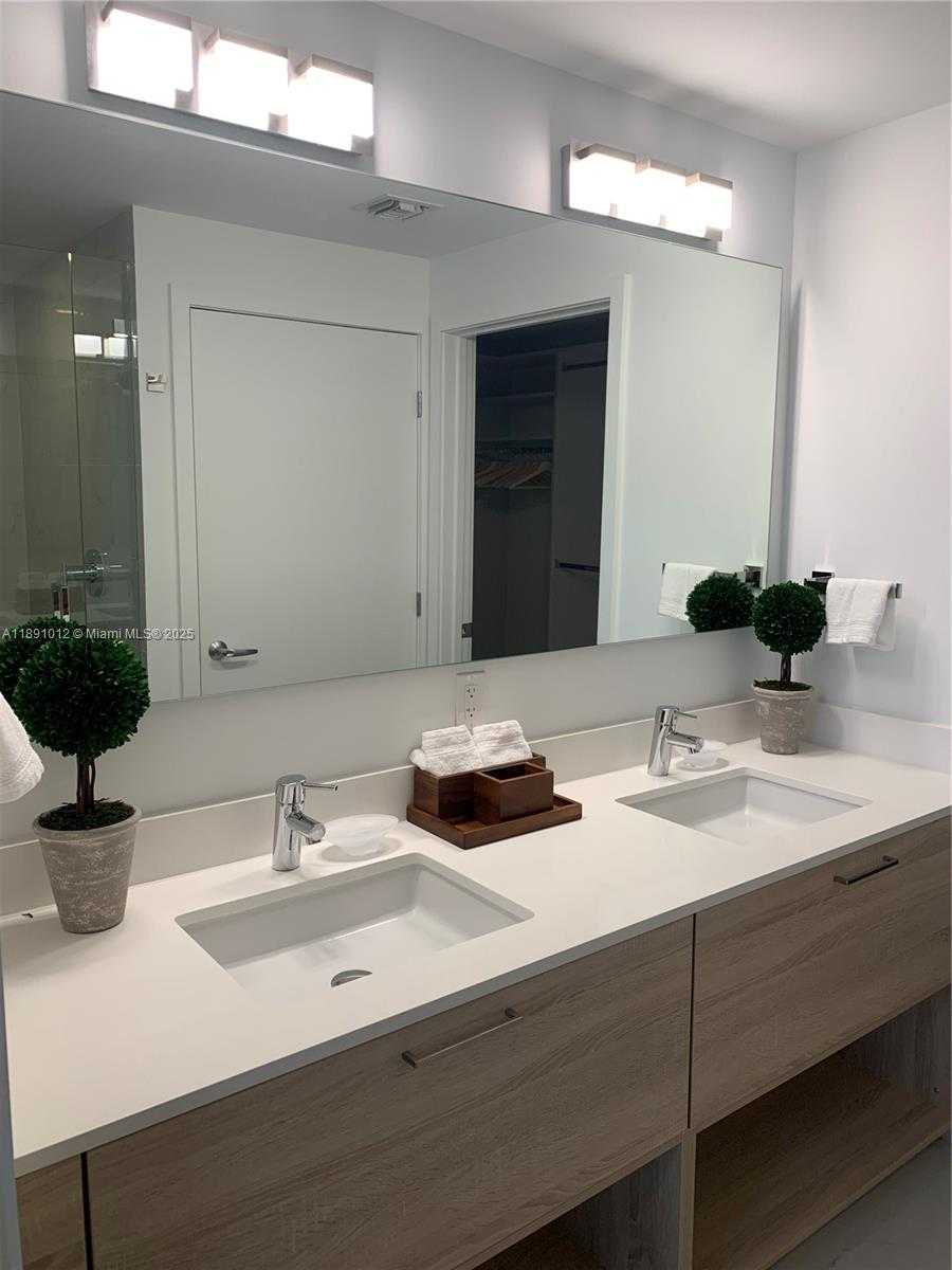 Small Image of 16385 BISCAYNE BLVD #2420, North Miami Beach Number 27