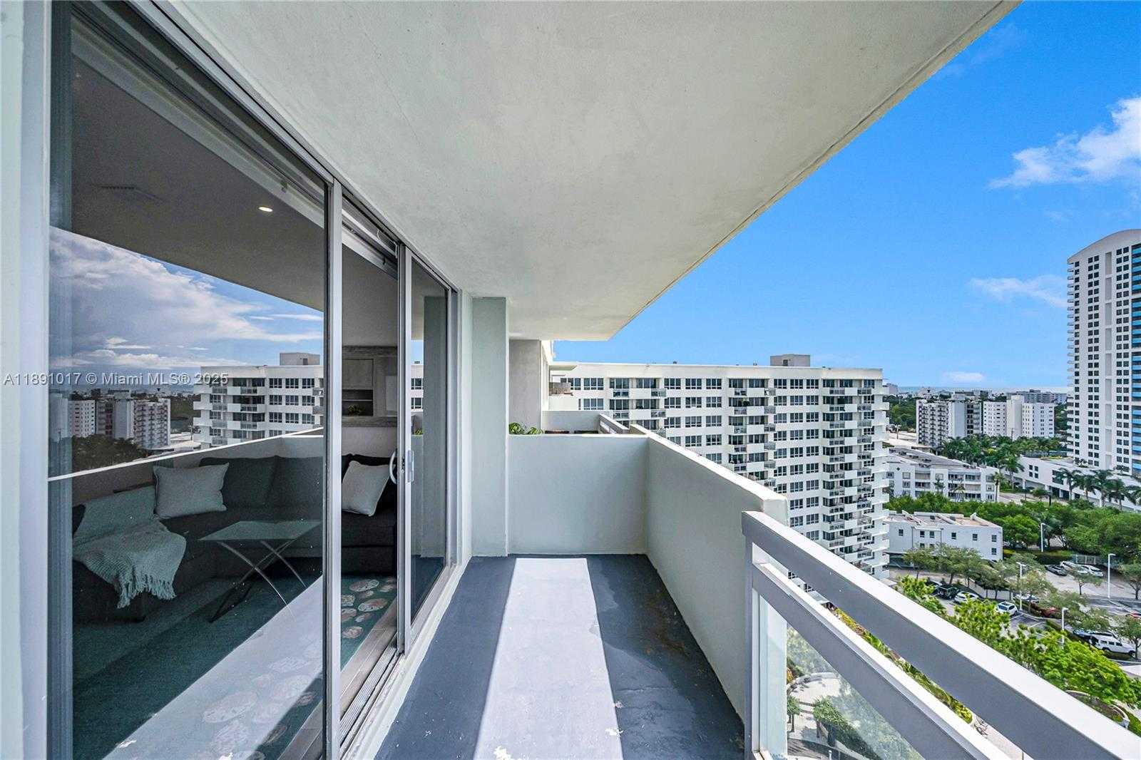 Small Image of 1500 WEST BAY RD #1536S, Miami Beach Number 14