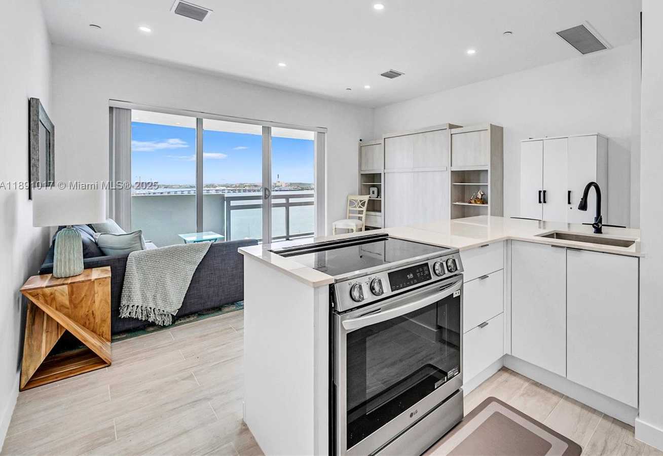 Small Image of 1500 WEST BAY RD #1536S, Miami Beach Number 24