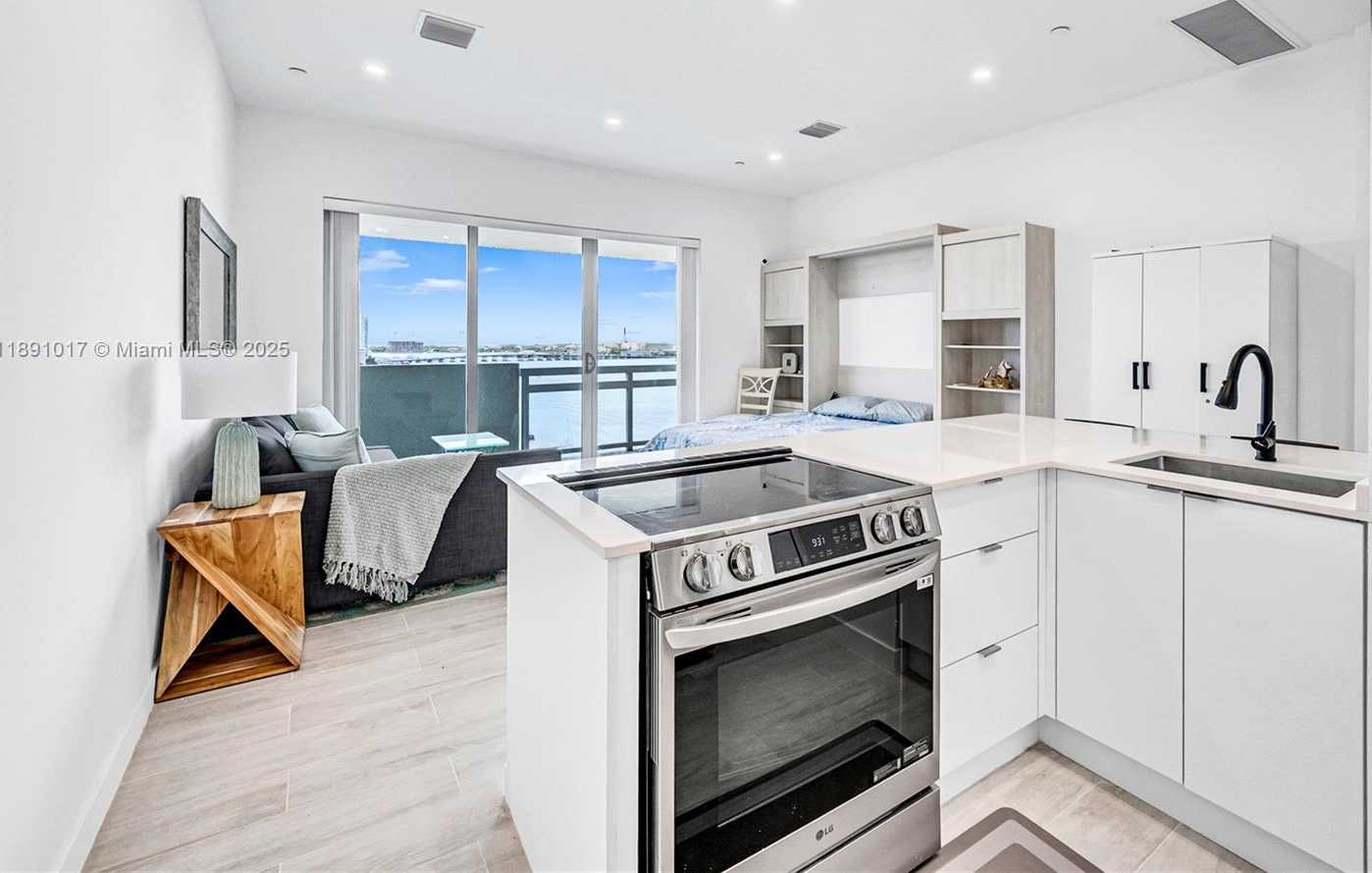 Small Image of 1500 WEST BAY RD #1536S, Miami Beach Number 3