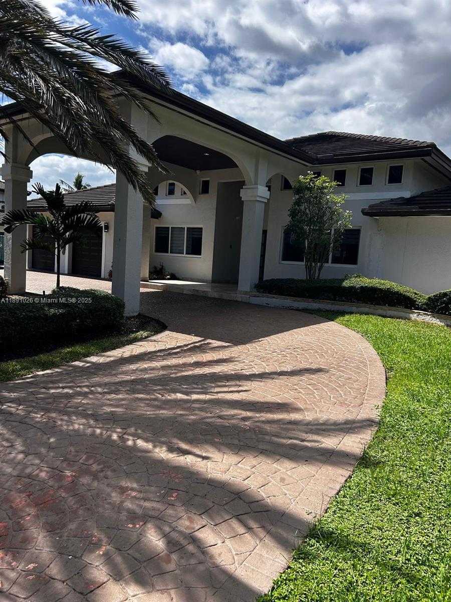 Small Image of 17610 SOUTH WEST 80TH CT, Palmetto Bay Number 2