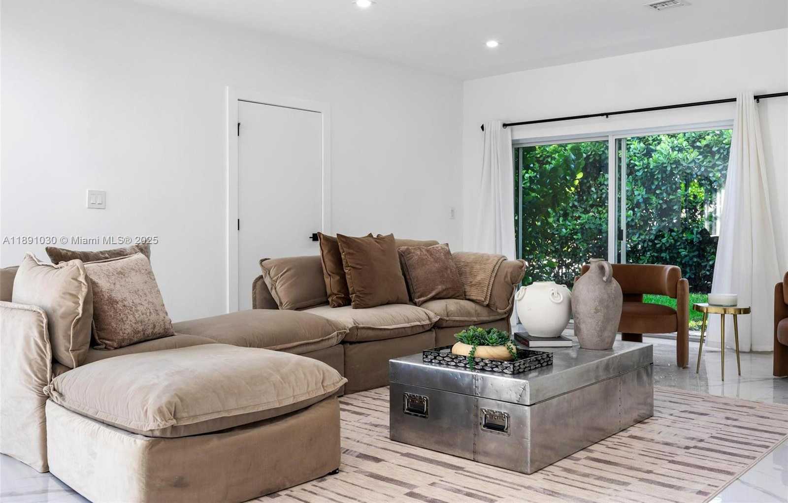 Small Image of 1651 SOUTH WEST 13TH AVE #na, Miami Number 10
