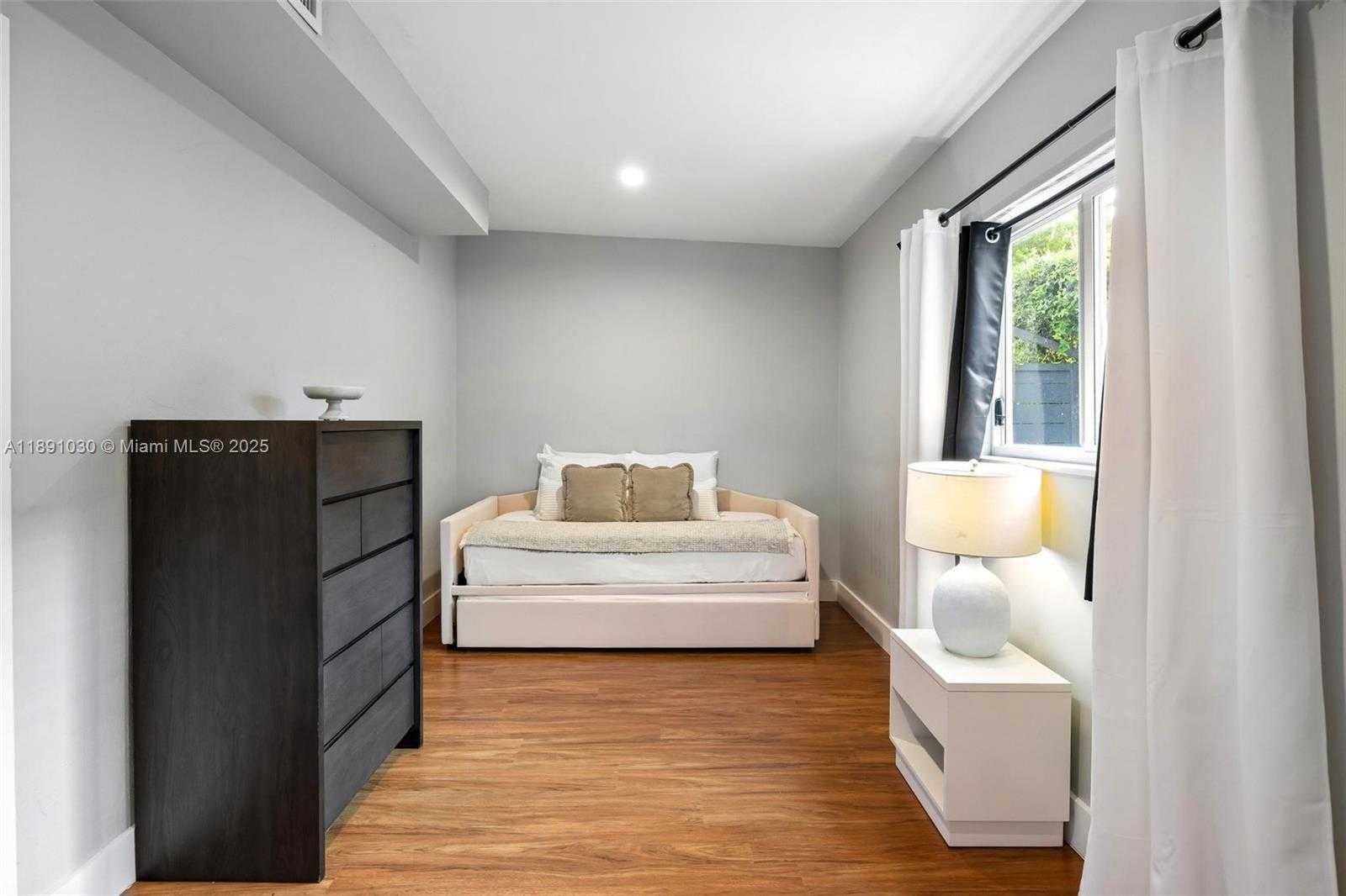 Small Image of 1651 SOUTH WEST 13TH AVE #na, Miami Number 57
