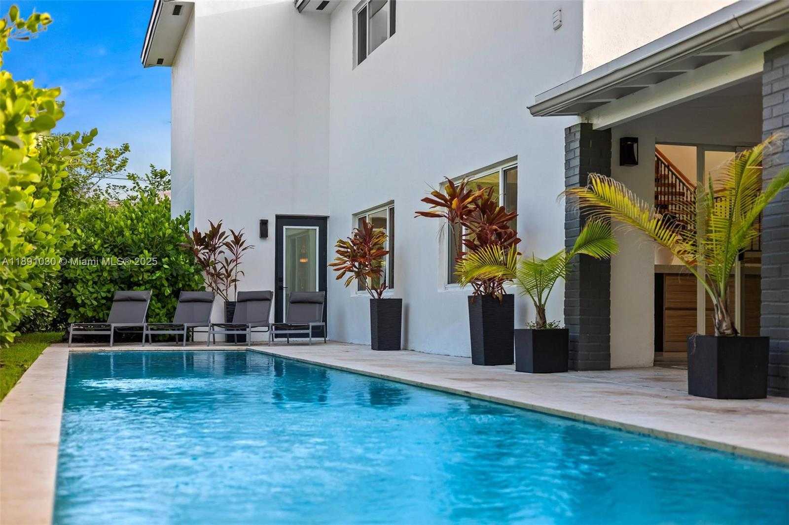 Small Image of 1651 SOUTH WEST 13TH AVE #na, Miami Number 75