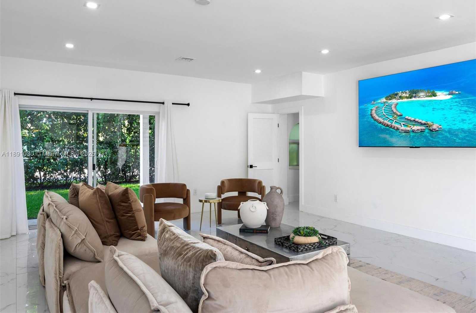 Small Image of 1651 SOUTH WEST 13TH AVE #na, Miami Number 9