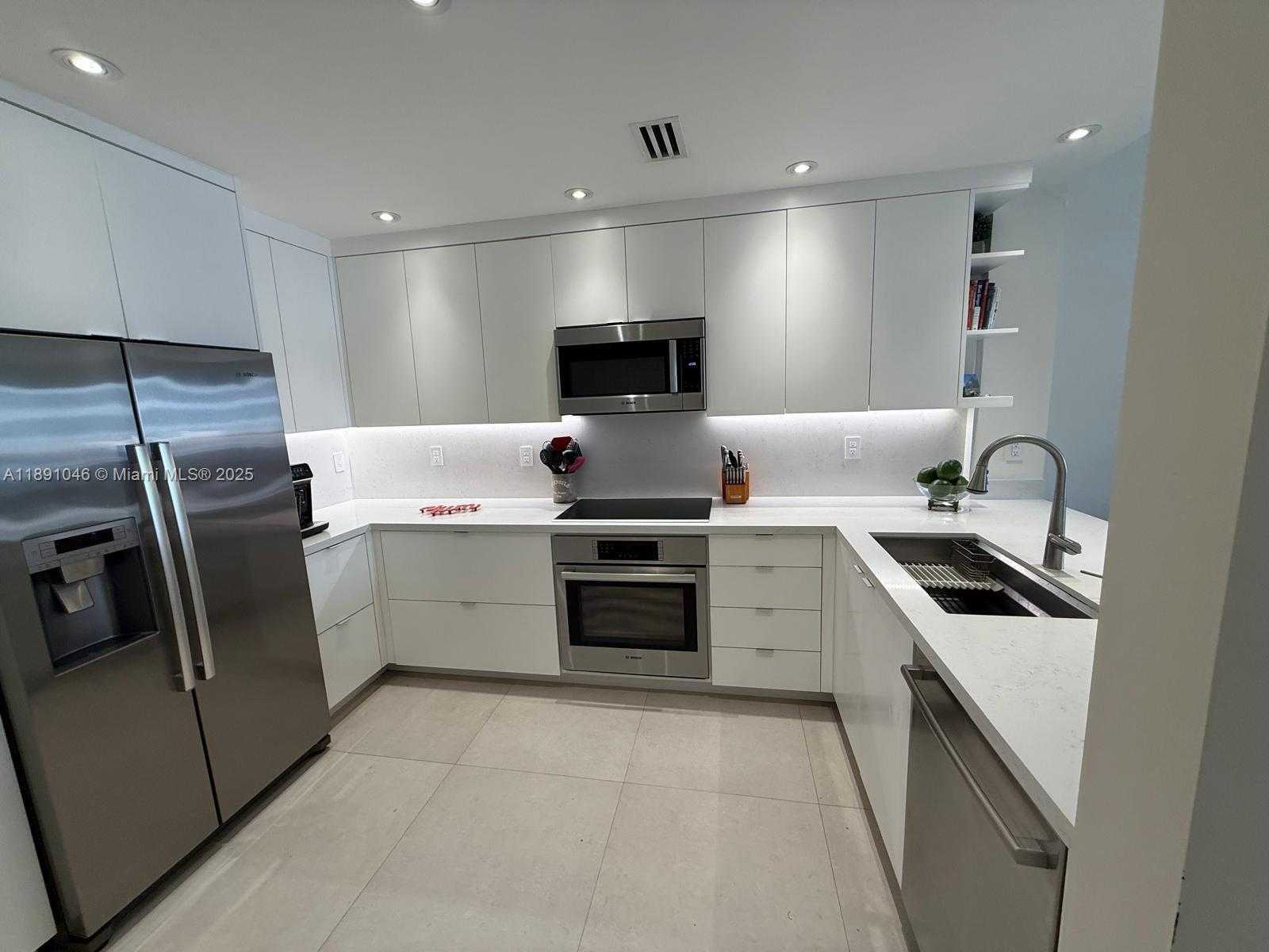Small Image of 201 CRANDON BLVD #632, Key Biscayne Number 3