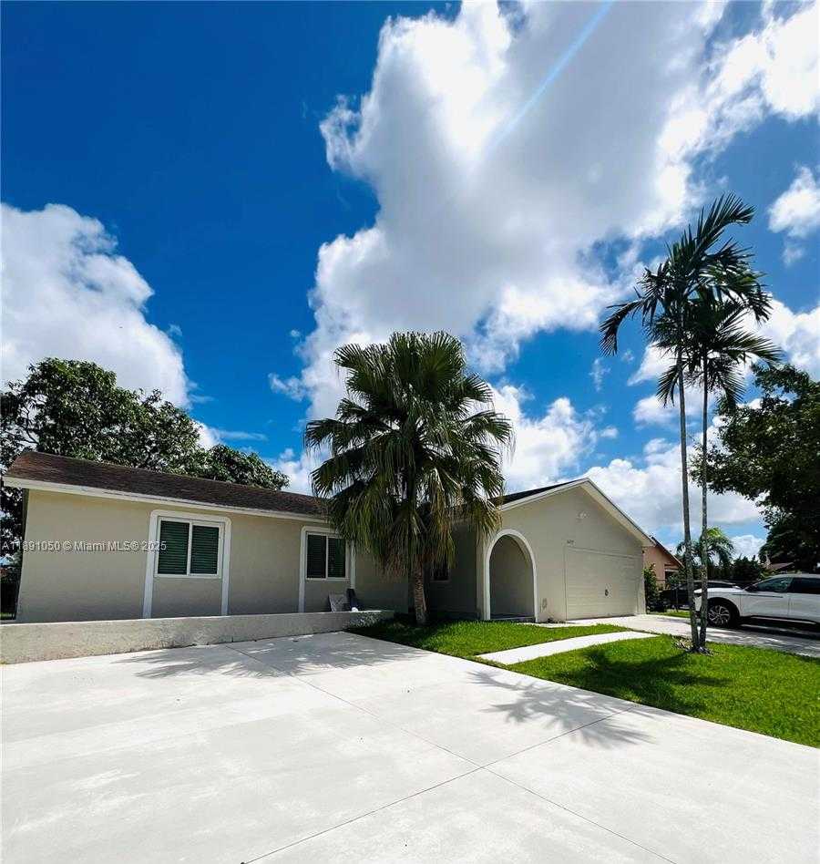 Small Image of 26205 SOUTH WEST 133RD CT, Homestead Number 26