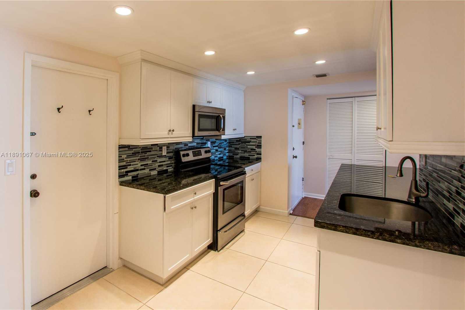 Small Image of 1833 SOUTH OCEAN DR #906, Hallandale Beach Number 11