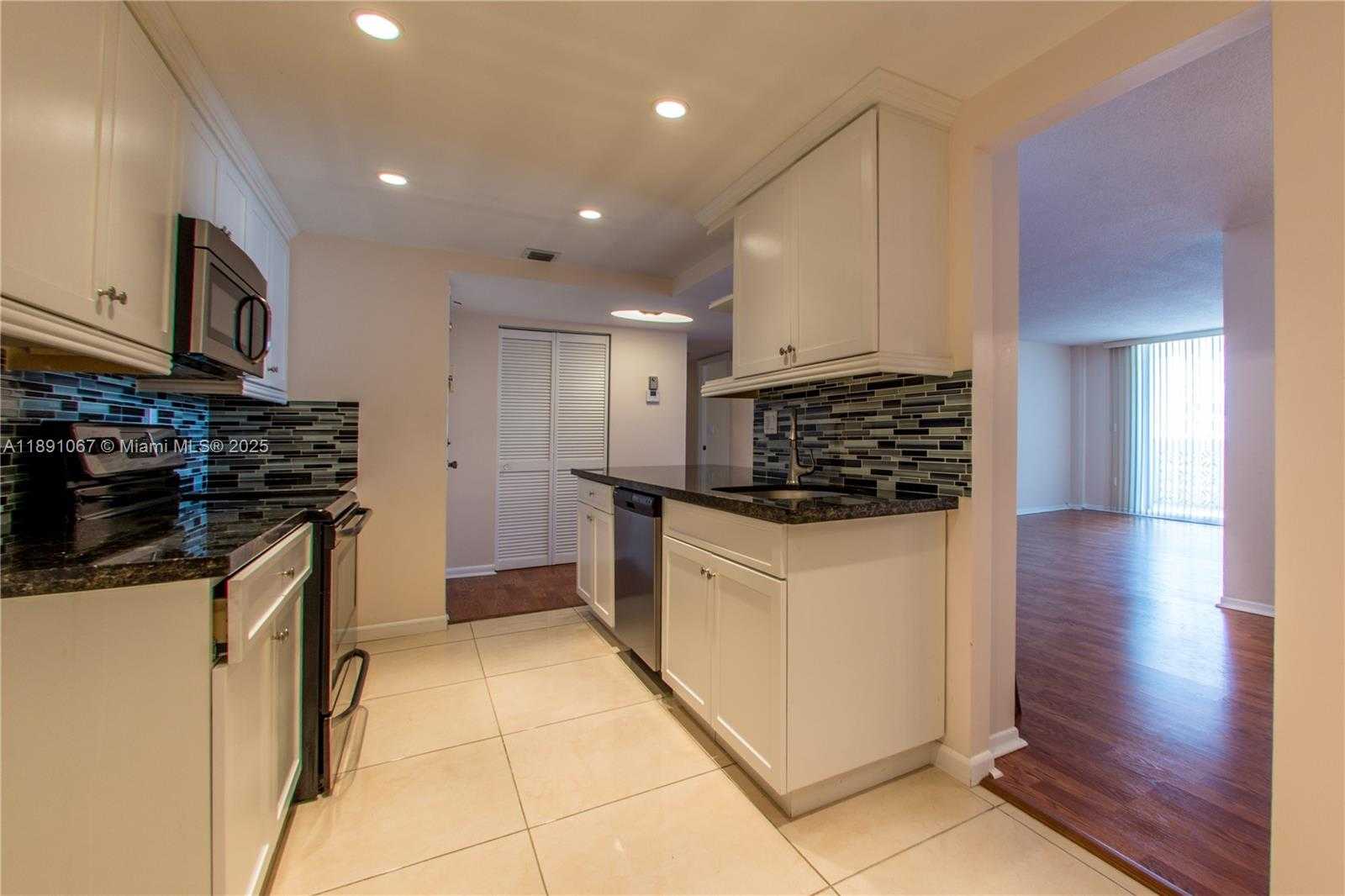 Small Image of 1833 SOUTH OCEAN DR #906, Hallandale Beach Number 12