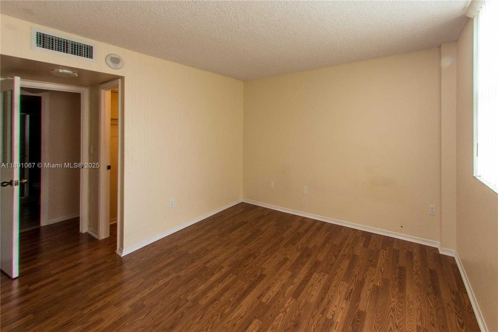 Small Image of 1833 SOUTH OCEAN DR #906, Hallandale Beach Number 15