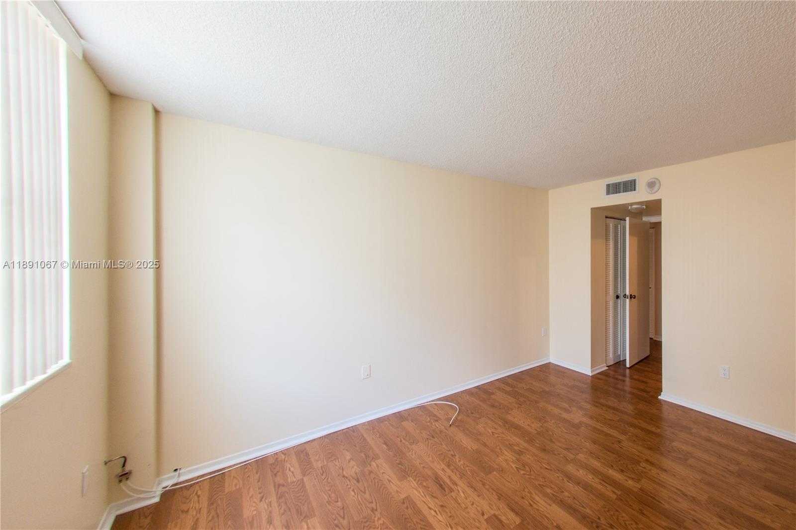 Small Image of 1833 SOUTH OCEAN DR #906, Hallandale Beach Number 16