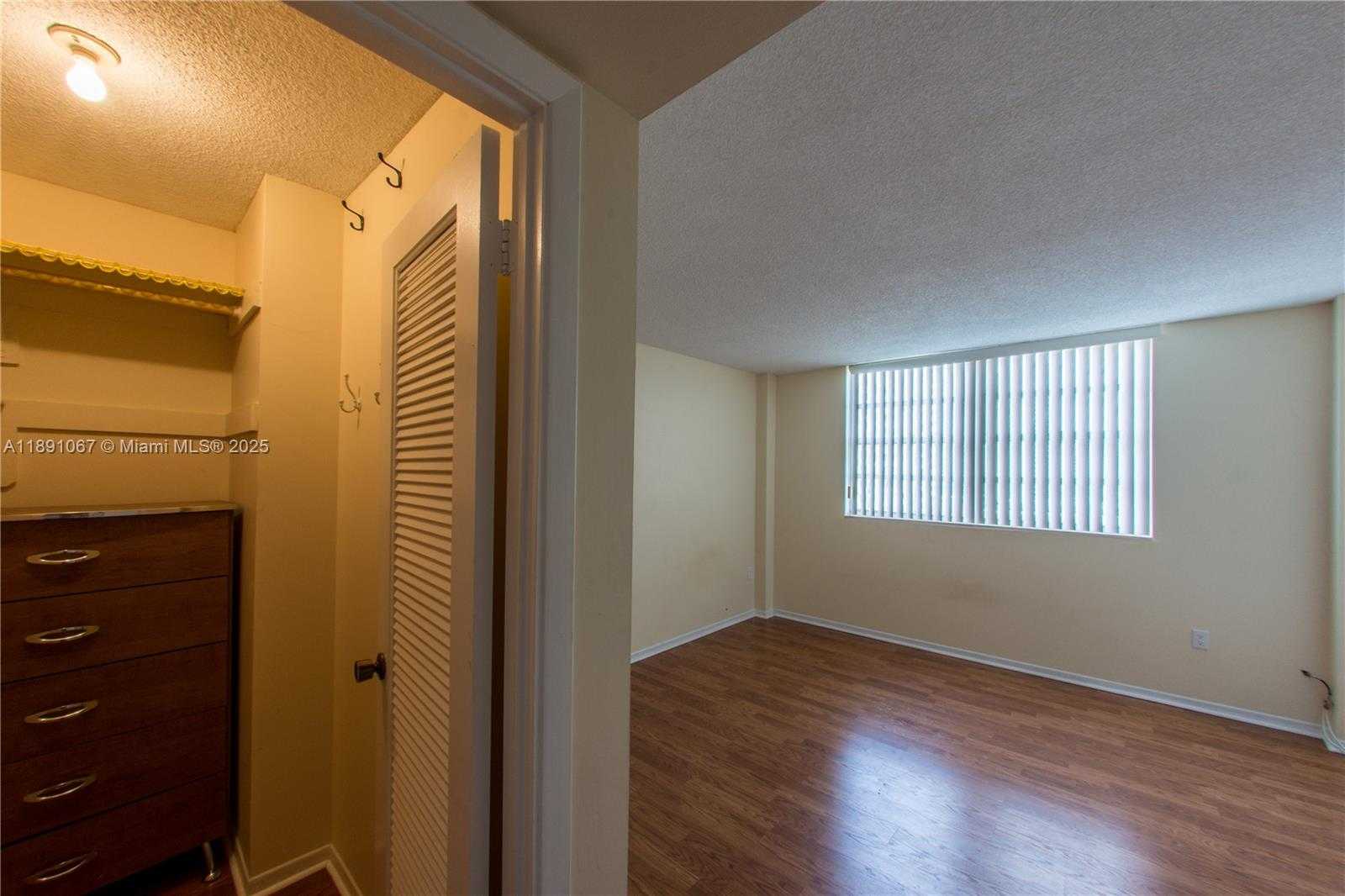 Small Image of 1833 SOUTH OCEAN DR #906, Hallandale Beach Number 17