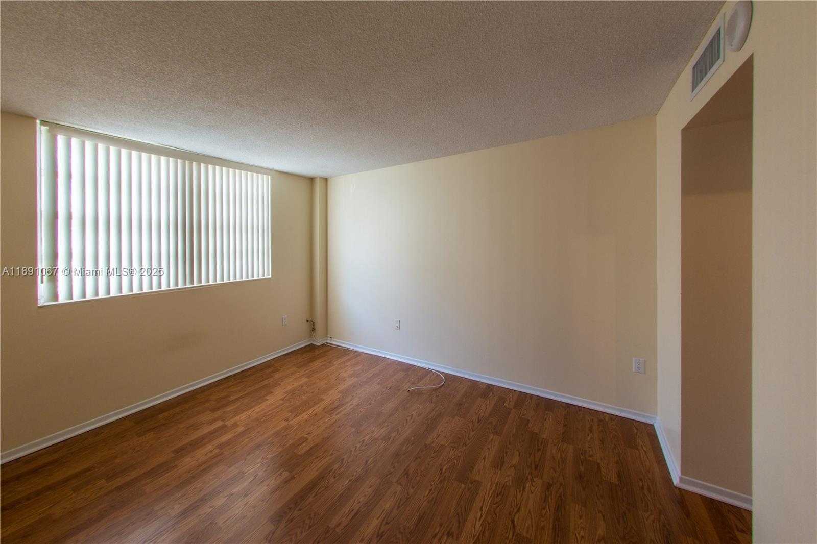 Small Image of 1833 SOUTH OCEAN DR #906, Hallandale Beach Number 19