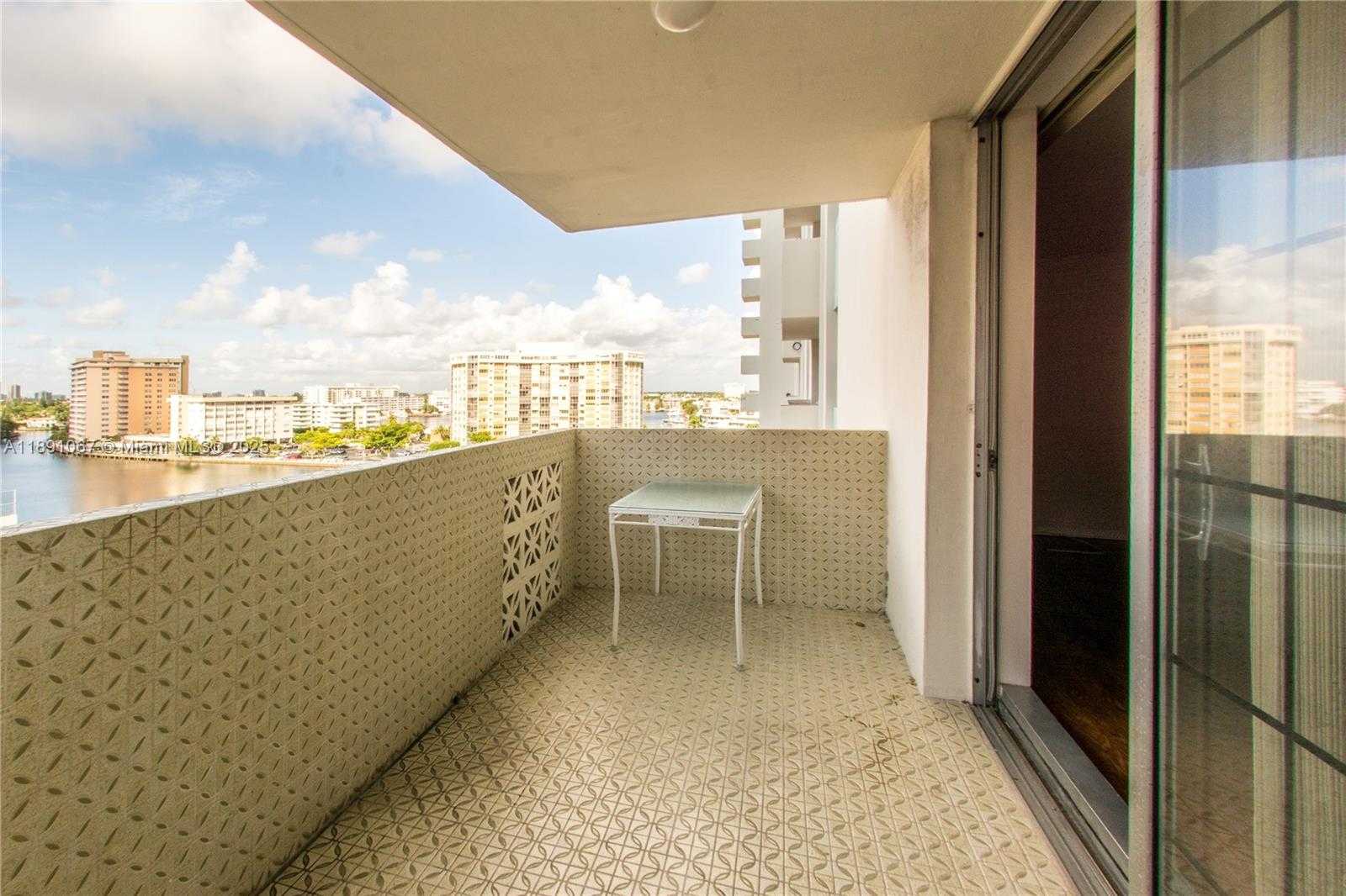 Small Image of 1833 SOUTH OCEAN DR #906, Hallandale Beach Number 22