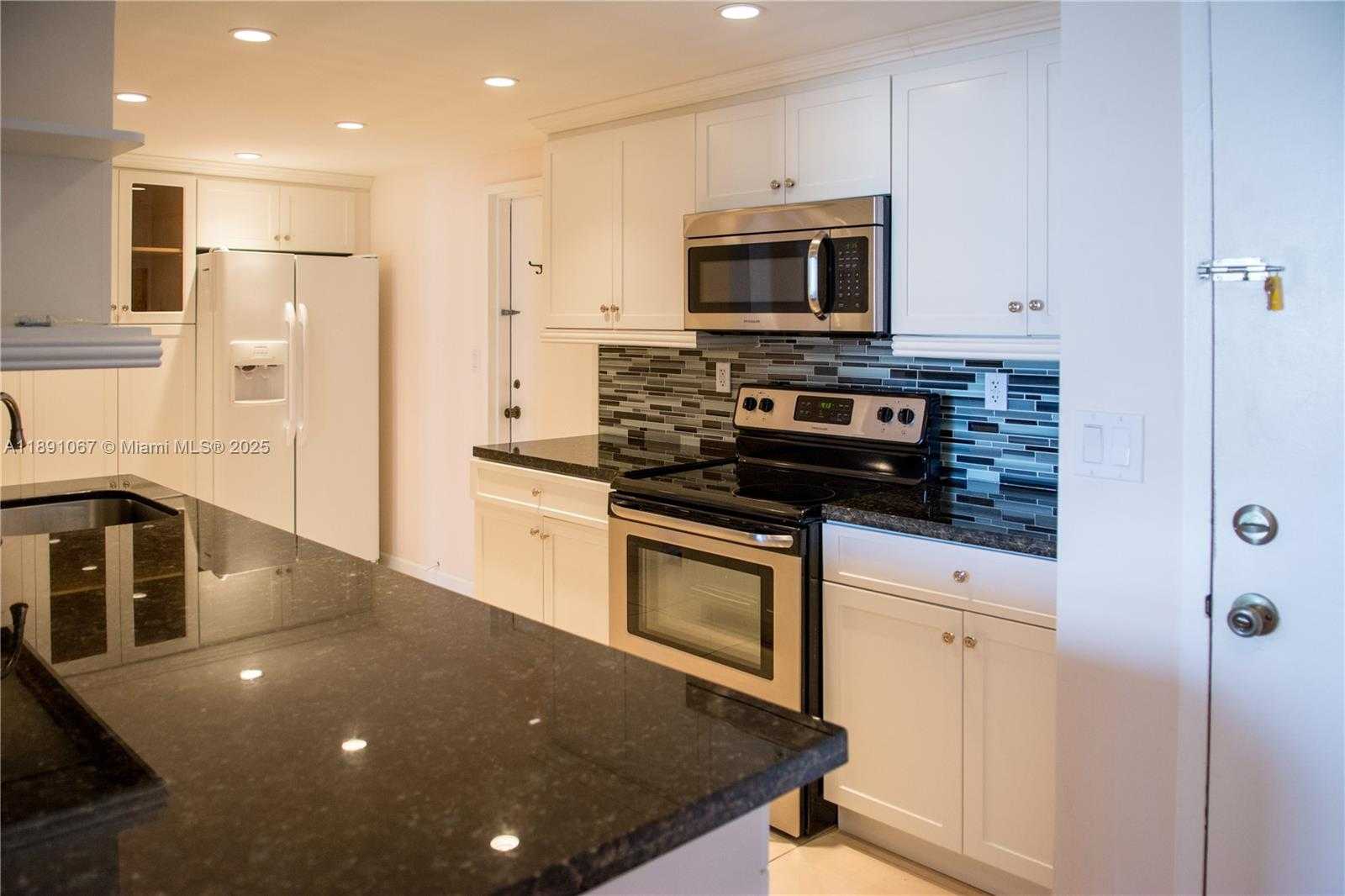 Small Image of 1833 SOUTH OCEAN DR #906, Hallandale Beach Number 23