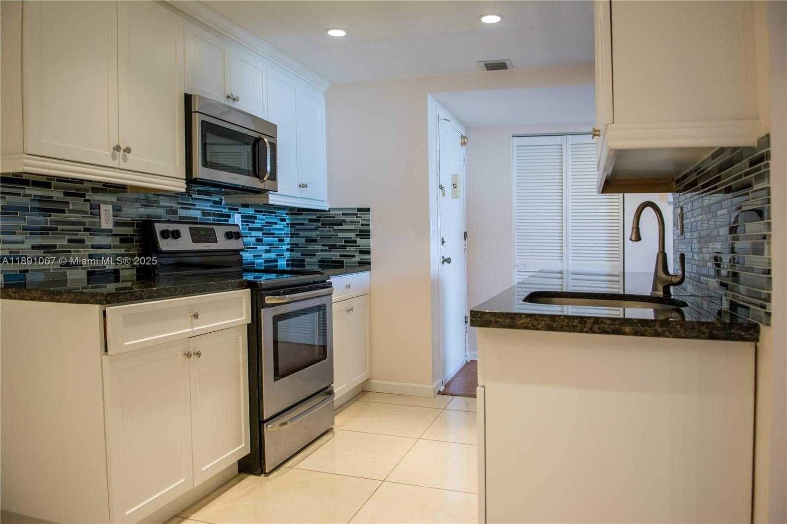 Small Image of 1833 SOUTH OCEAN DR #906, Hallandale Beach Number 24