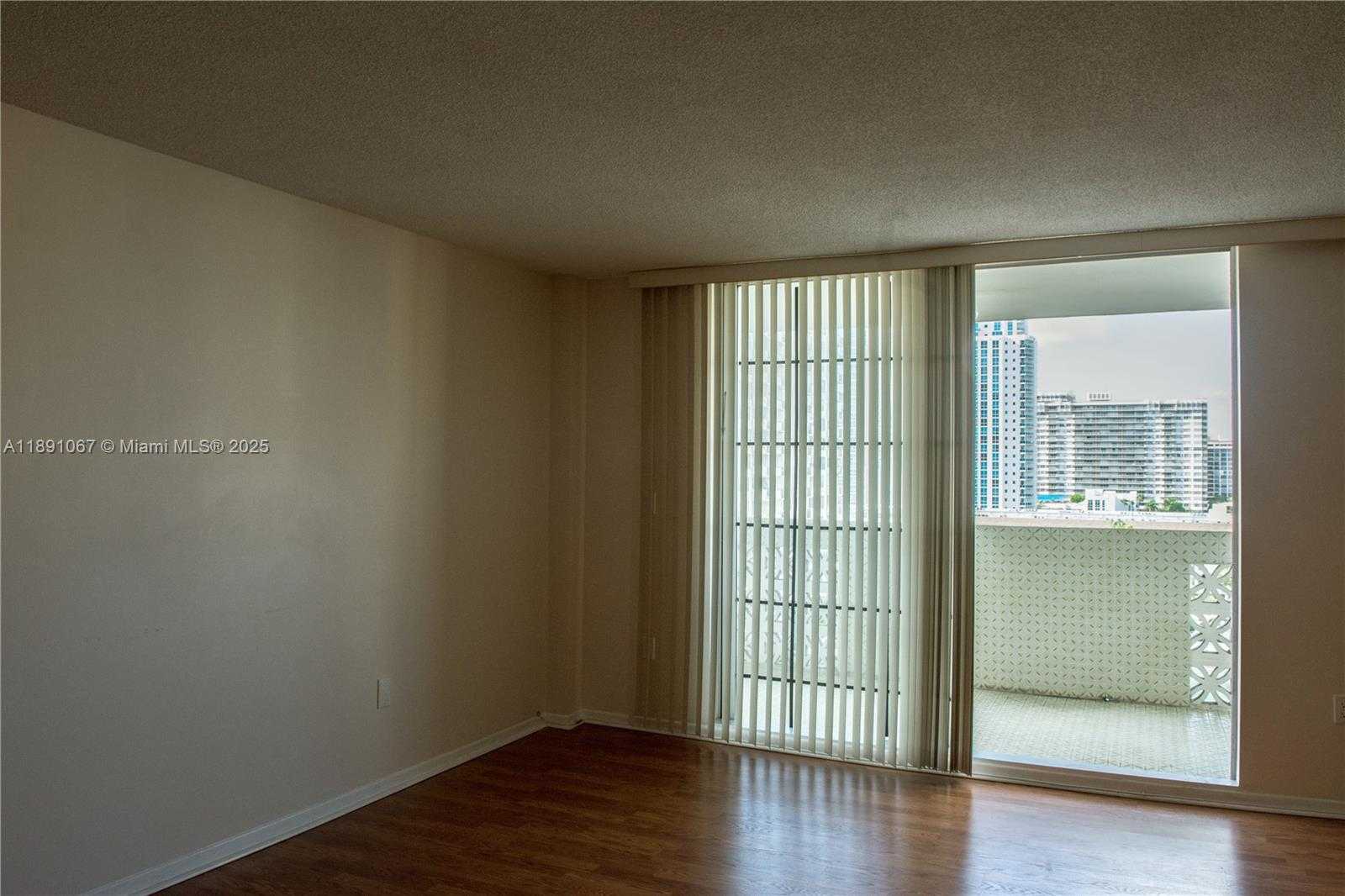 Small Image of 1833 SOUTH OCEAN DR #906, Hallandale Beach Number 26