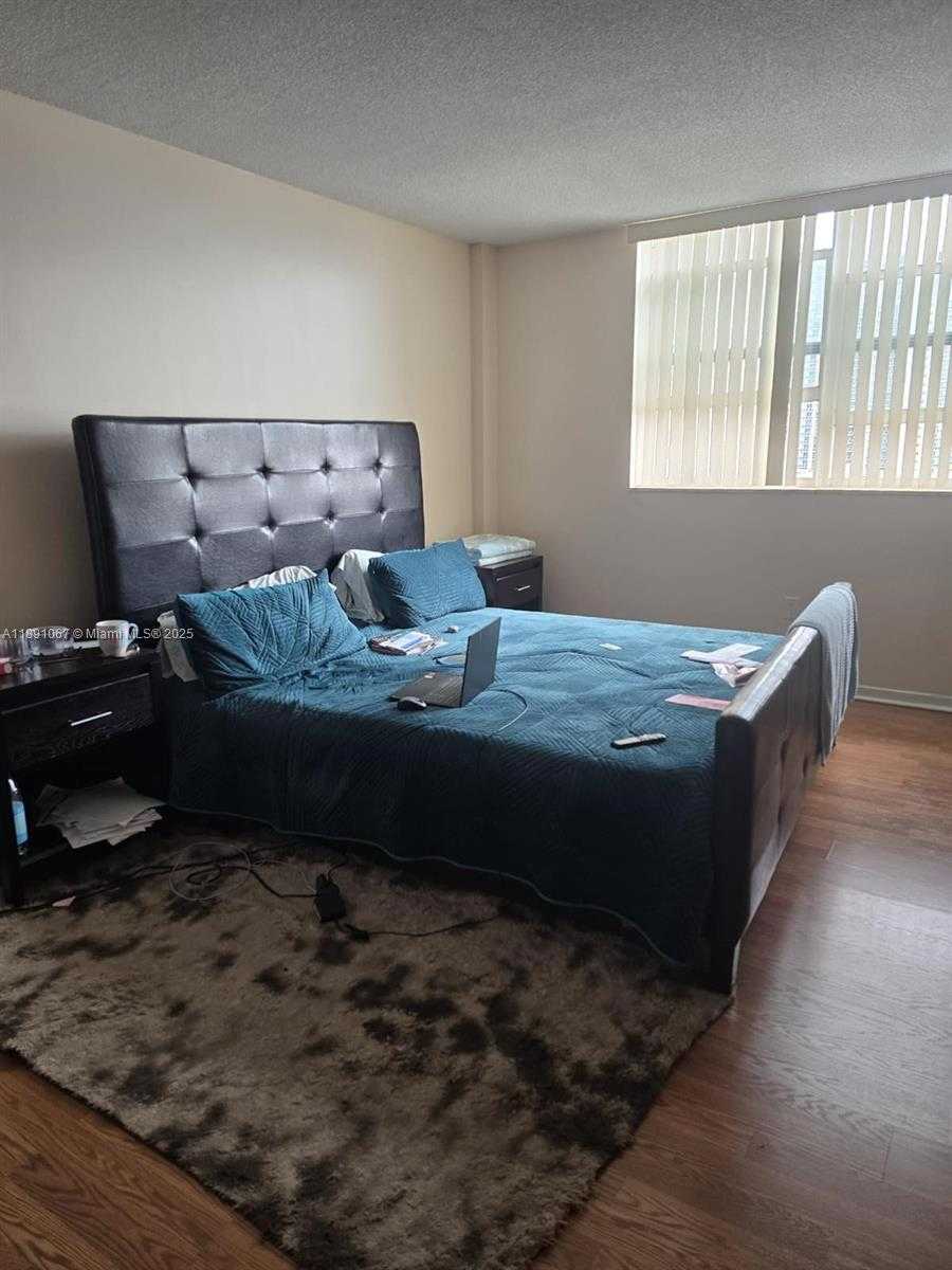 Small Image of 1833 SOUTH OCEAN DR #906, Hallandale Beach Number 31