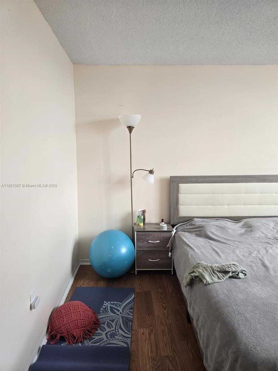 Small Image of 1833 SOUTH OCEAN DR #906, Hallandale Beach Number 32