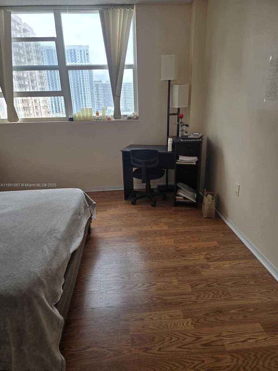 Small Image of 1833 SOUTH OCEAN DR #906, Hallandale Beach Number 33