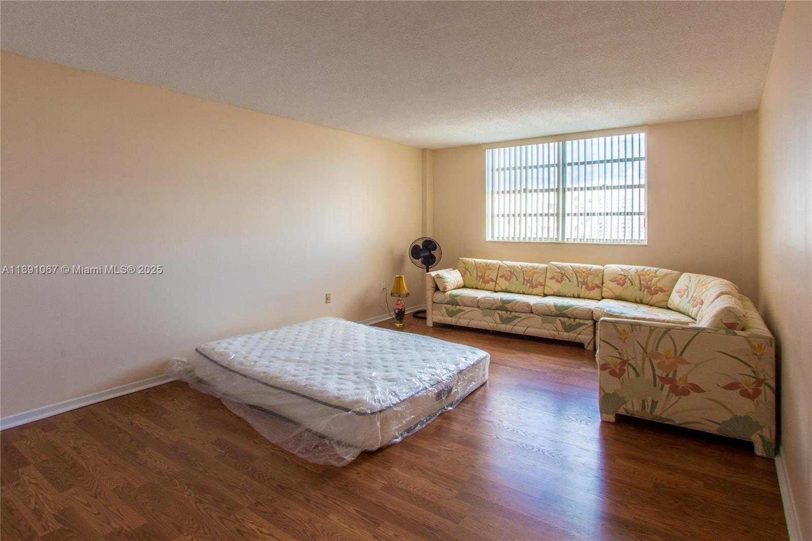 Small Image of 1833 SOUTH OCEAN DR #906, Hallandale Beach Number 5