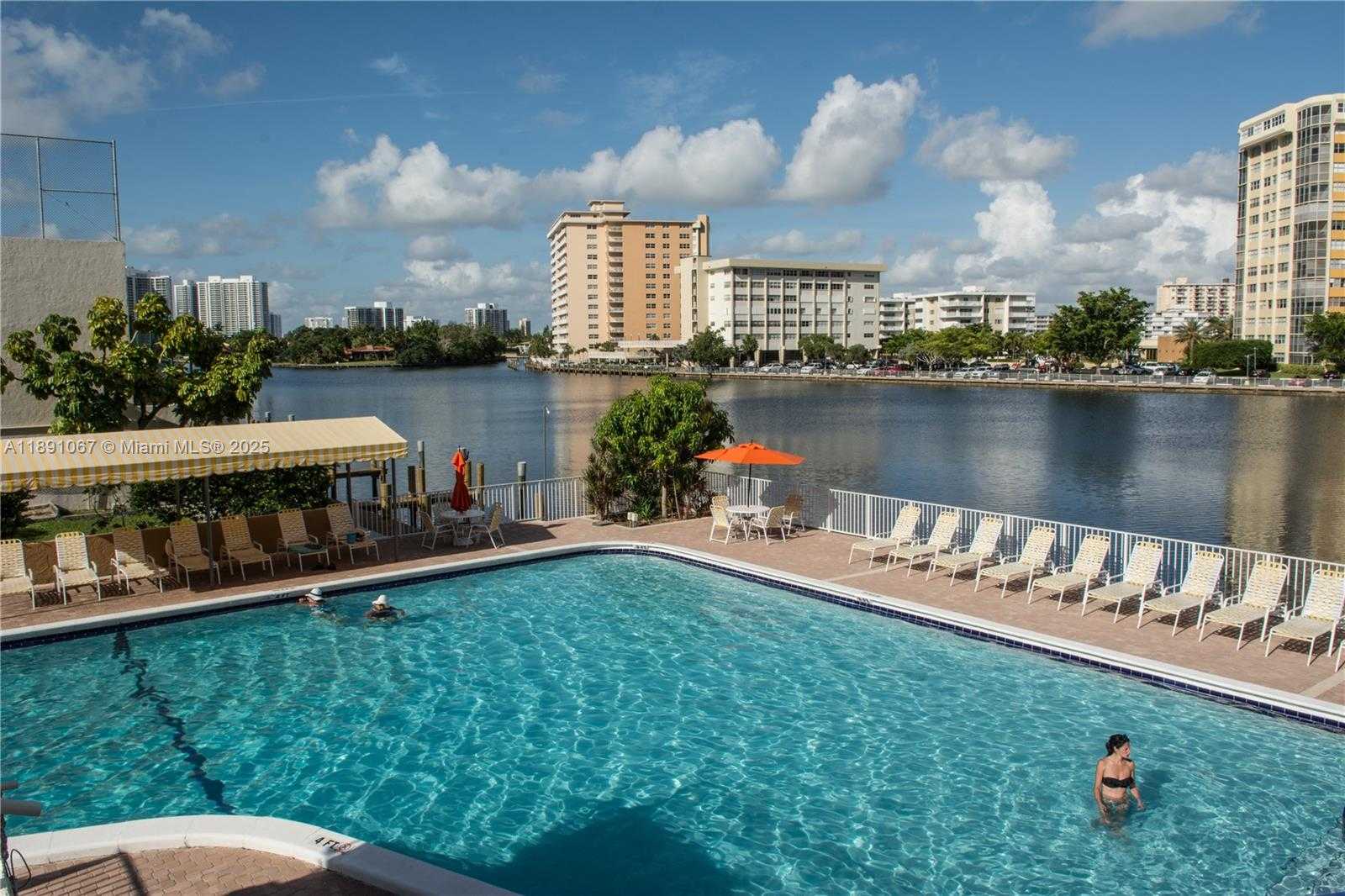 Small Image of 1833 SOUTH OCEAN DR #906, Hallandale Beach Number 59