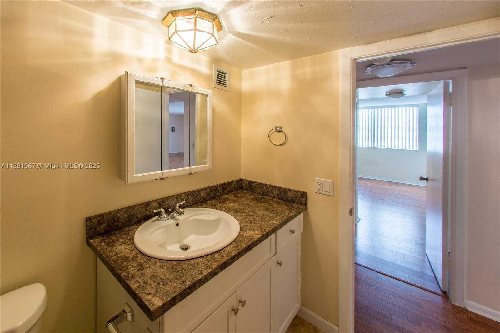 Small Image of 1833 SOUTH OCEAN DR #906, Hallandale Beach Number 7