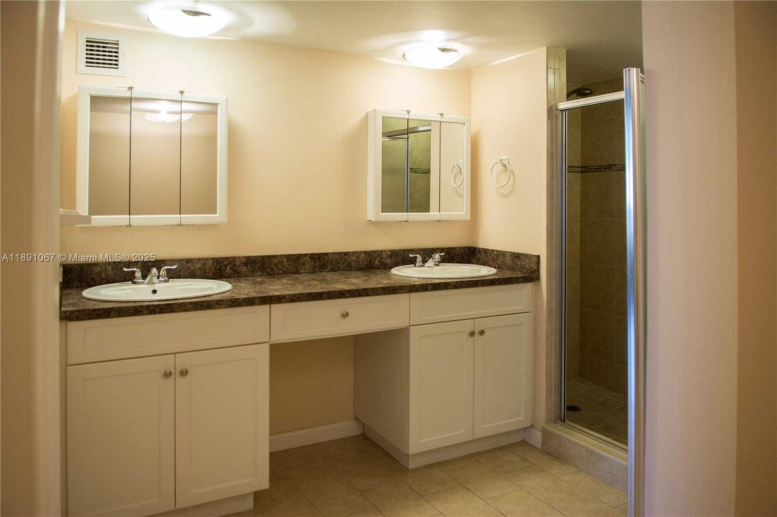 Small Image of 1833 SOUTH OCEAN DR #906, Hallandale Beach Number 8