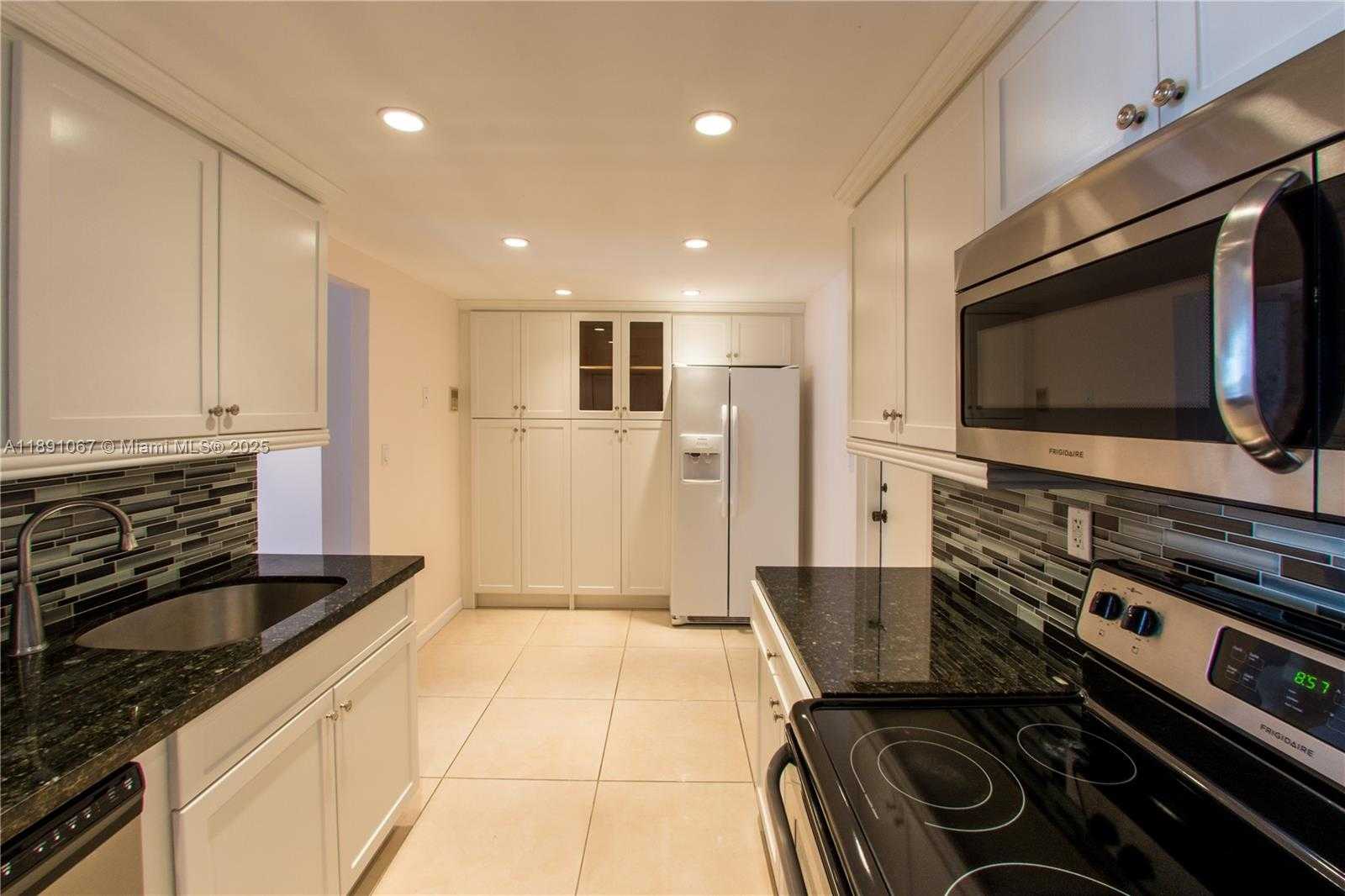 Small Image of 1833 SOUTH OCEAN DR #906, Hallandale Beach Number 9