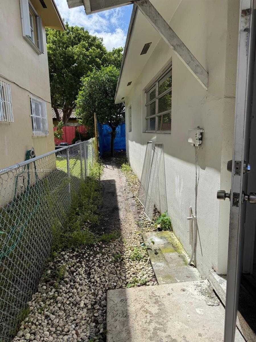 Small Image of 3438 NORTH WEST 4TH ST, Miami Number 4