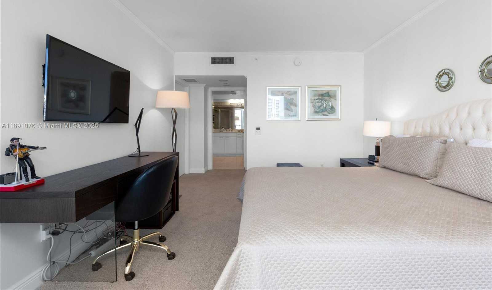 Small Image of 21055 YACHT CLUB DR #1504, Aventura Number 19