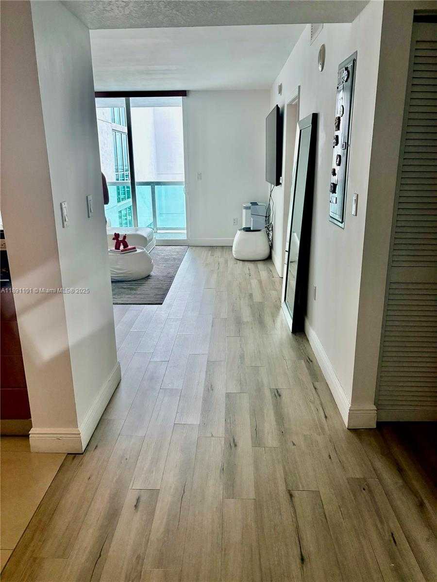 Small Image of 1800 NORTH BAYSHORE DR #3802, Miami Number 2