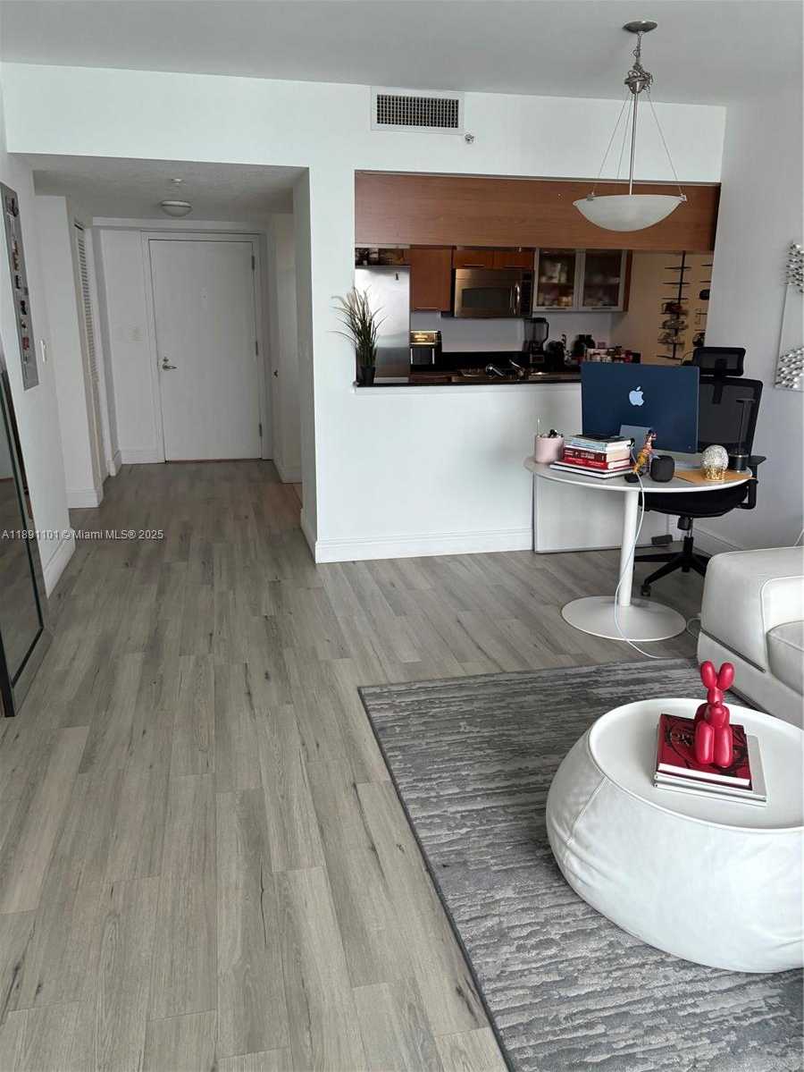 Small Image of 1800 NORTH BAYSHORE DR #3802, Miami Number 4