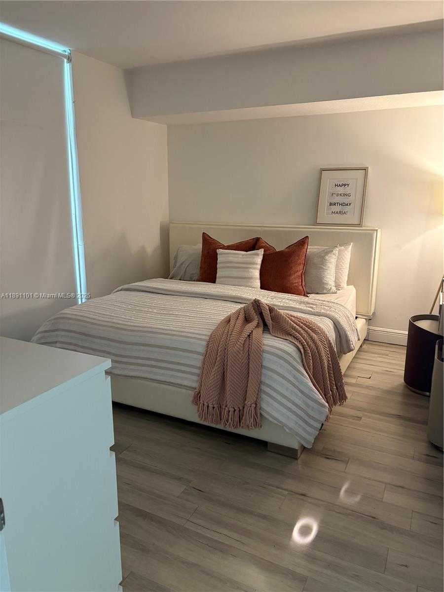 Small Image of 1800 NORTH BAYSHORE DR #3802, Miami Number 5