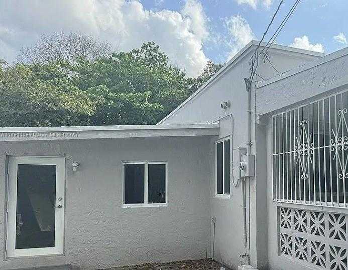 Small Image of 858 NORTH WEST 29TH TER, Miami Number 4