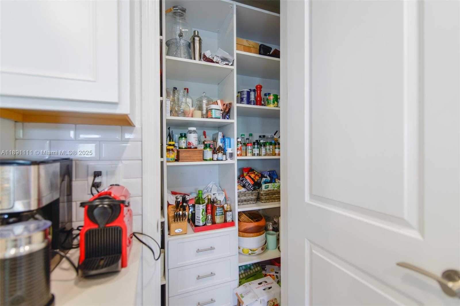 Small Image of 4735 EUCALYPTUS DR, Hollywood Number 14