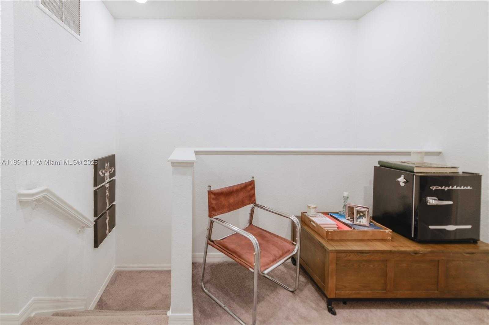 Small Image of 4735 EUCALYPTUS DR, Hollywood Number 19