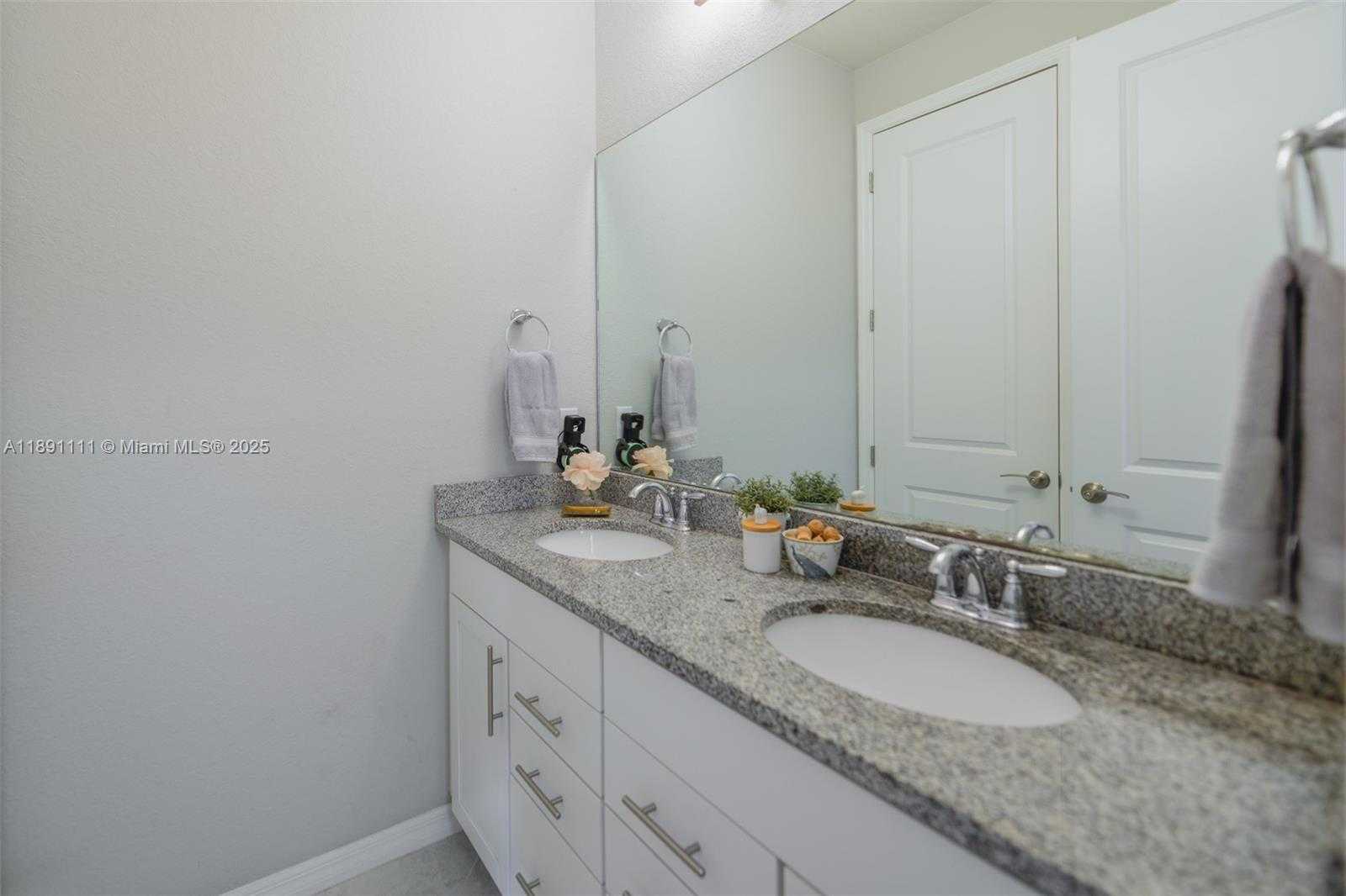 Small Image of 4735 EUCALYPTUS DR, Hollywood Number 34