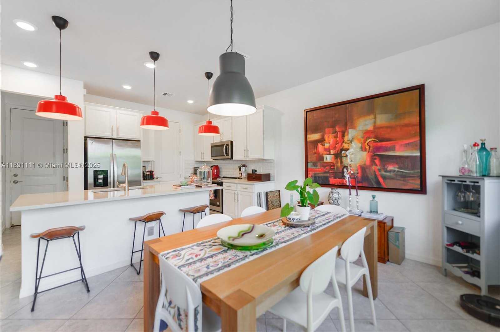 Small Image of 4735 EUCALYPTUS DR, Hollywood Number 4