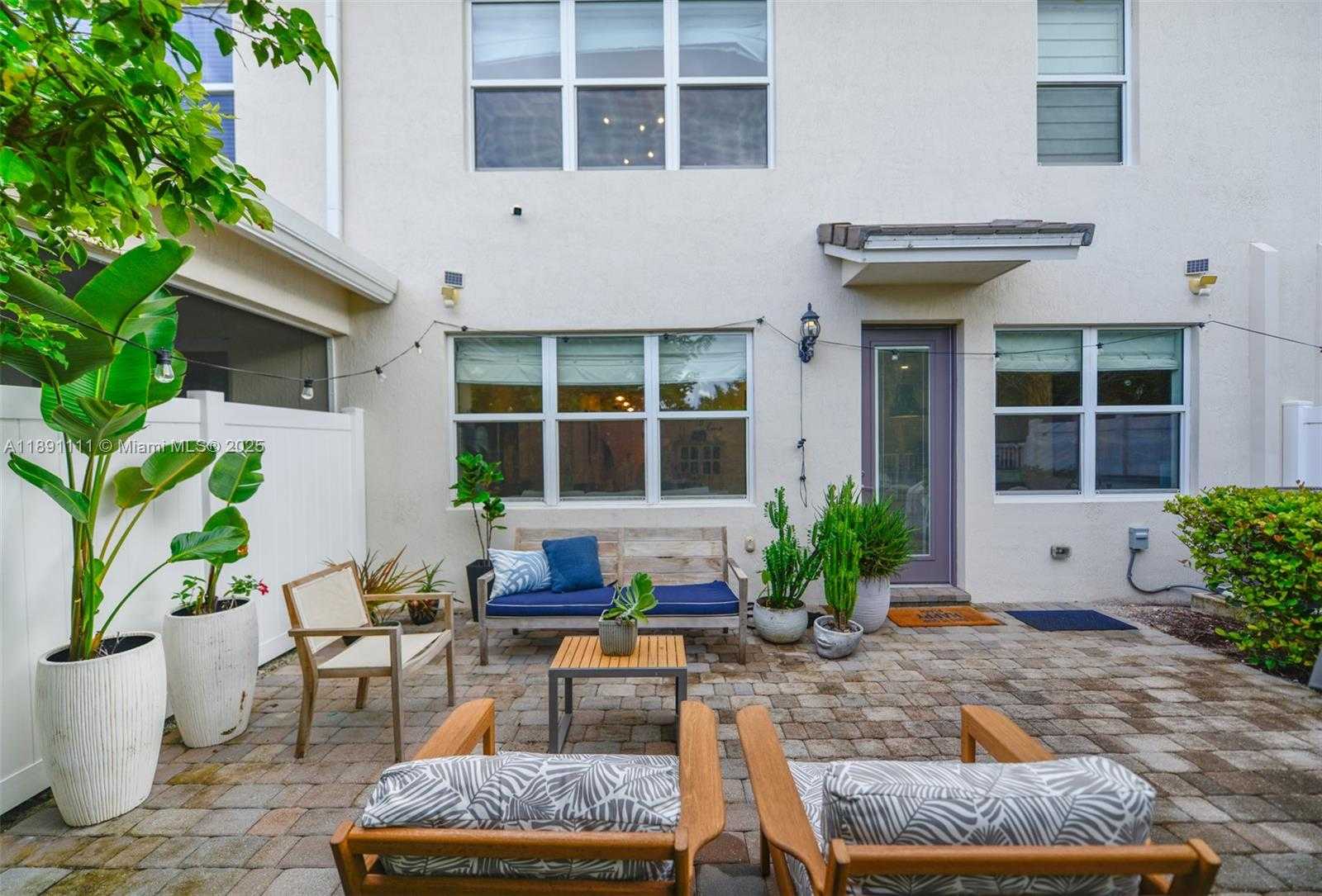 Small Image of 4735 EUCALYPTUS DR, Hollywood Number 42