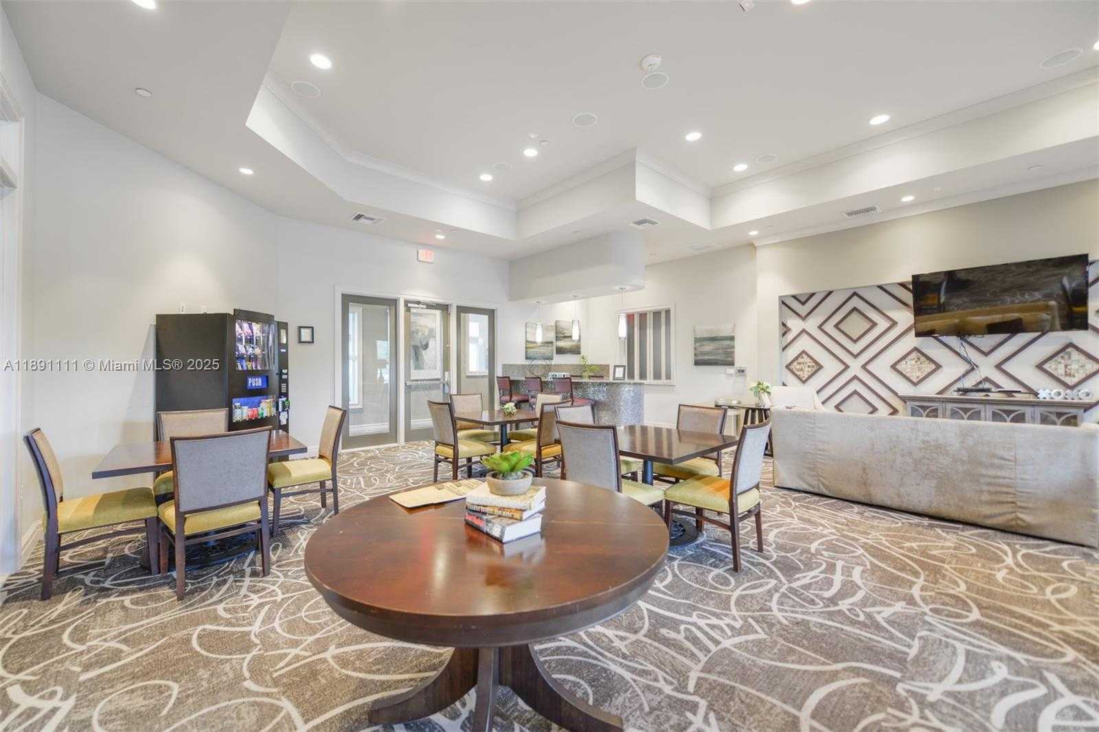 Small Image of 4735 EUCALYPTUS DR, Hollywood Number 44