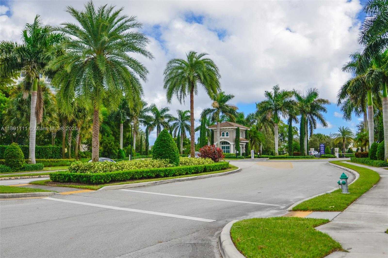 Small Image of 4735 EUCALYPTUS DR, Hollywood Number 50