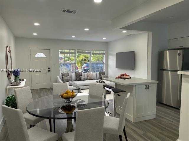Small Image of 280 NORTH EAST 169TH ST, North Miami Beach Number 4