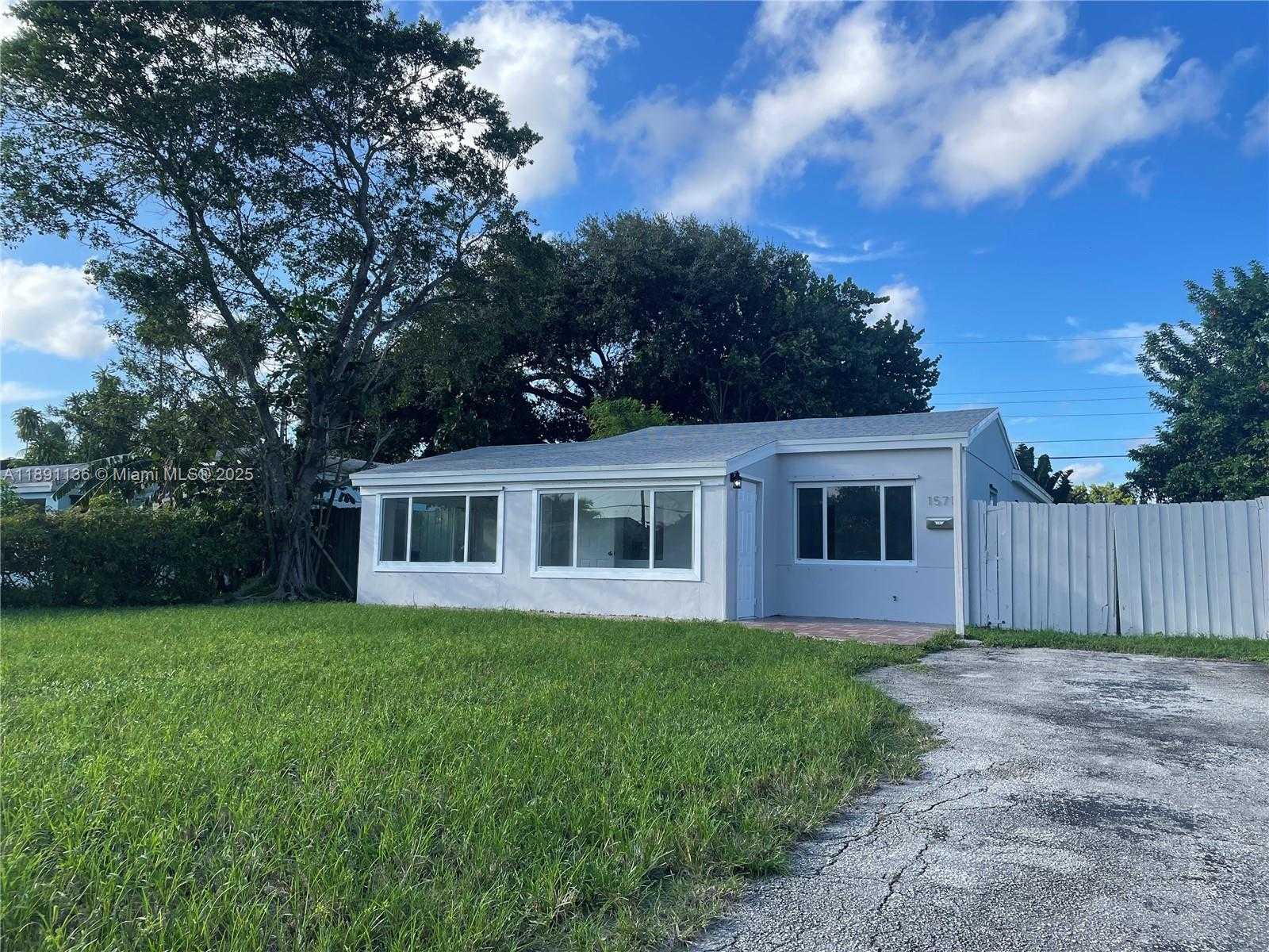 Small Image of 1571 NORTH EAST 176TH ST, North Miami Beach Number 2